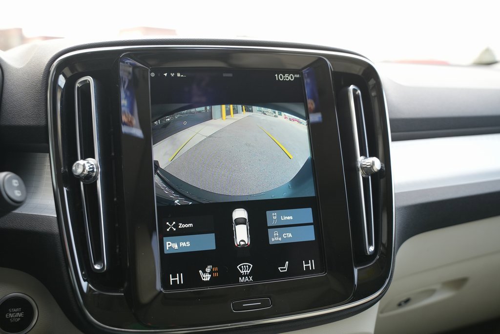 Used 2021 Volvo XC40 T5 Momentum w/ Premium Package image 34