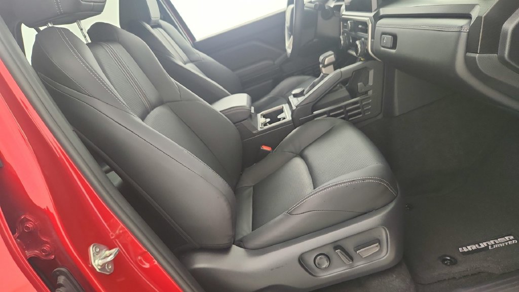 Used 2025 Toyota 4Runner Limited RWD image 31