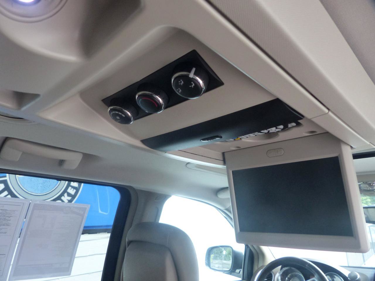 Used 2014 Chrysler Town & Country Touring-L w/ Driver Convenience Group FWD image 18