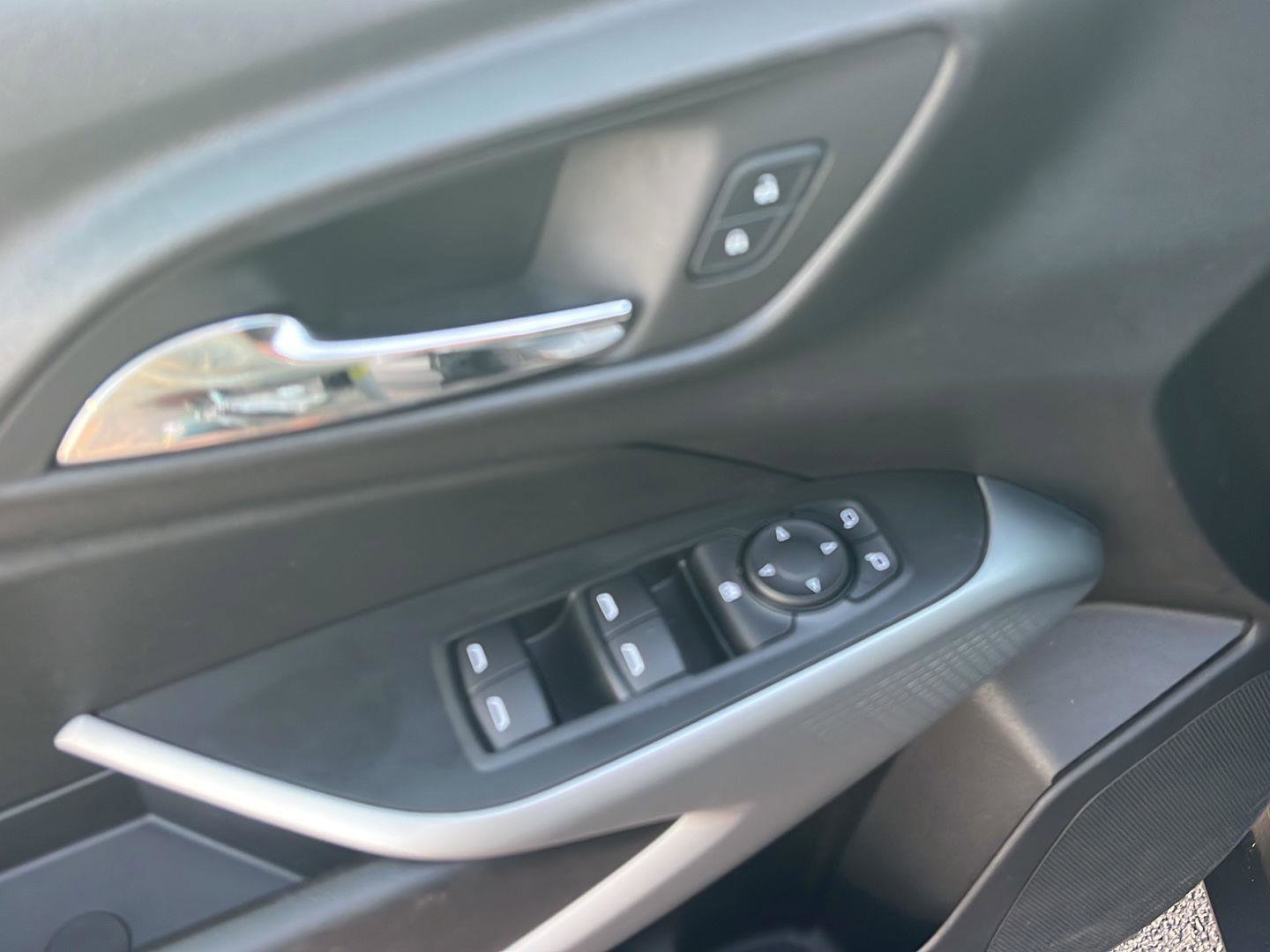 Used 2024 Chevrolet Trax LS FWD image 30