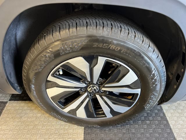 Certified 2024 Volkswagen Atlas Cross Sport SE FWD image 9