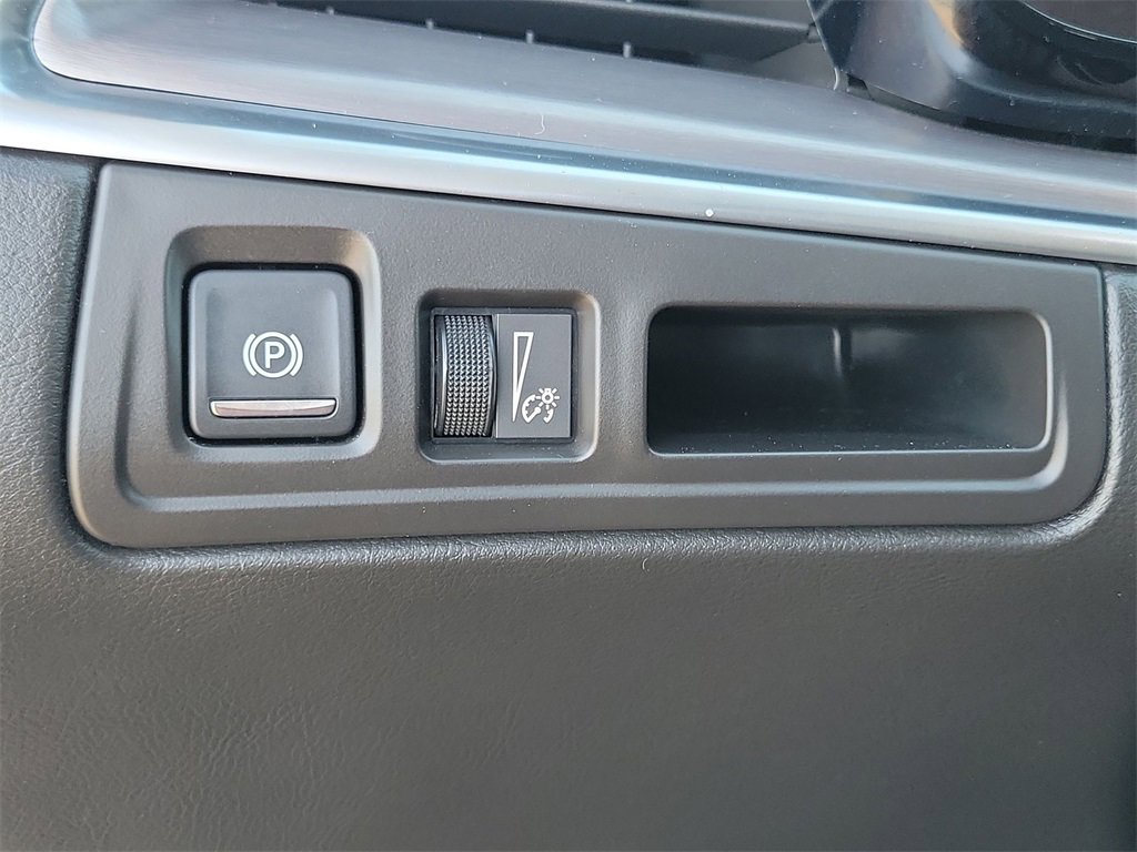 Used 2018 Cadillac XT5 Premium Luxury image 17