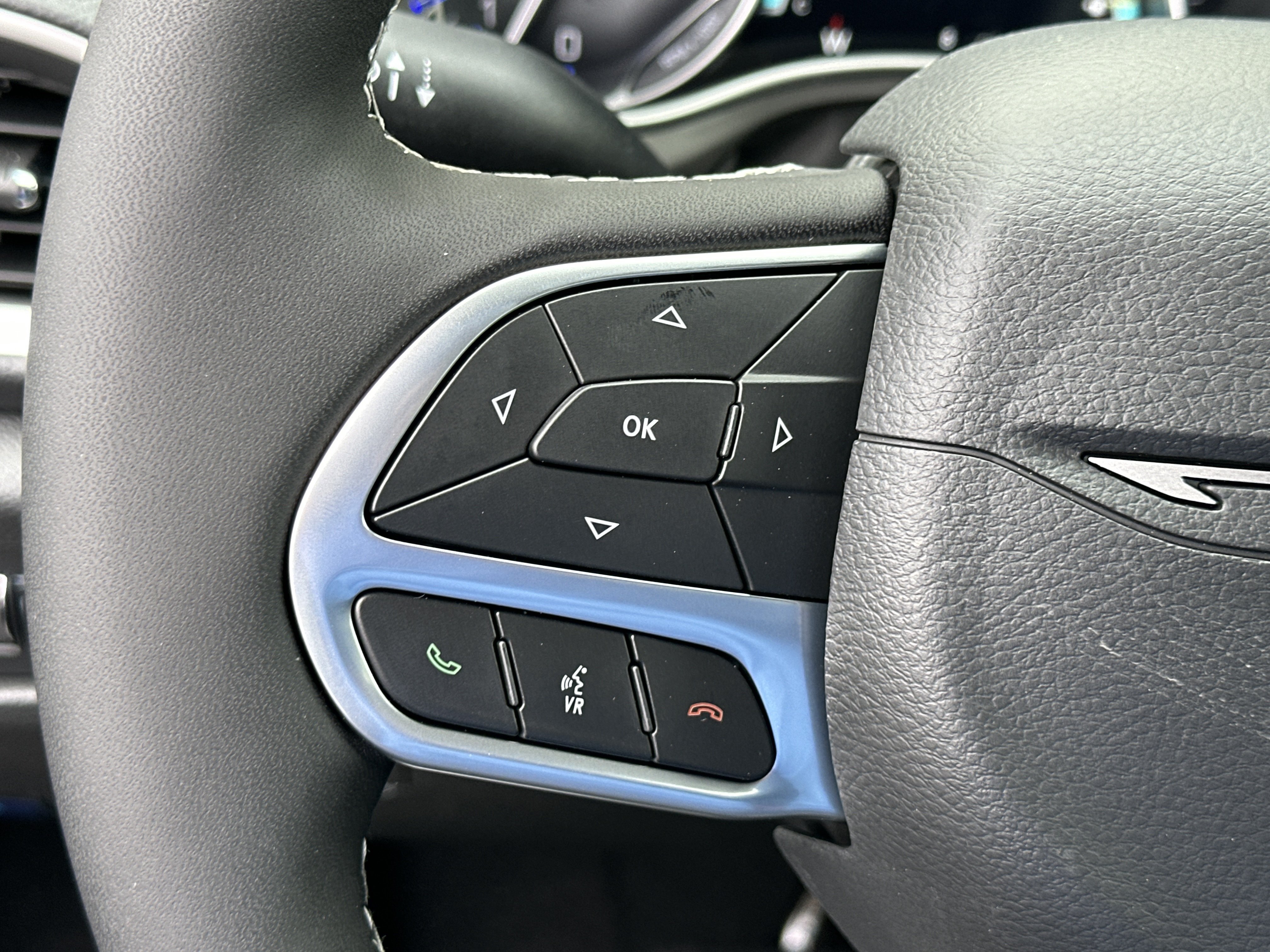 New 2027 Chrysler Pacifica Select w/ Family Tech Group FWD image 9