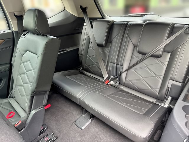 Certified 2025 Volkswagen Atlas SE FWD image 26
