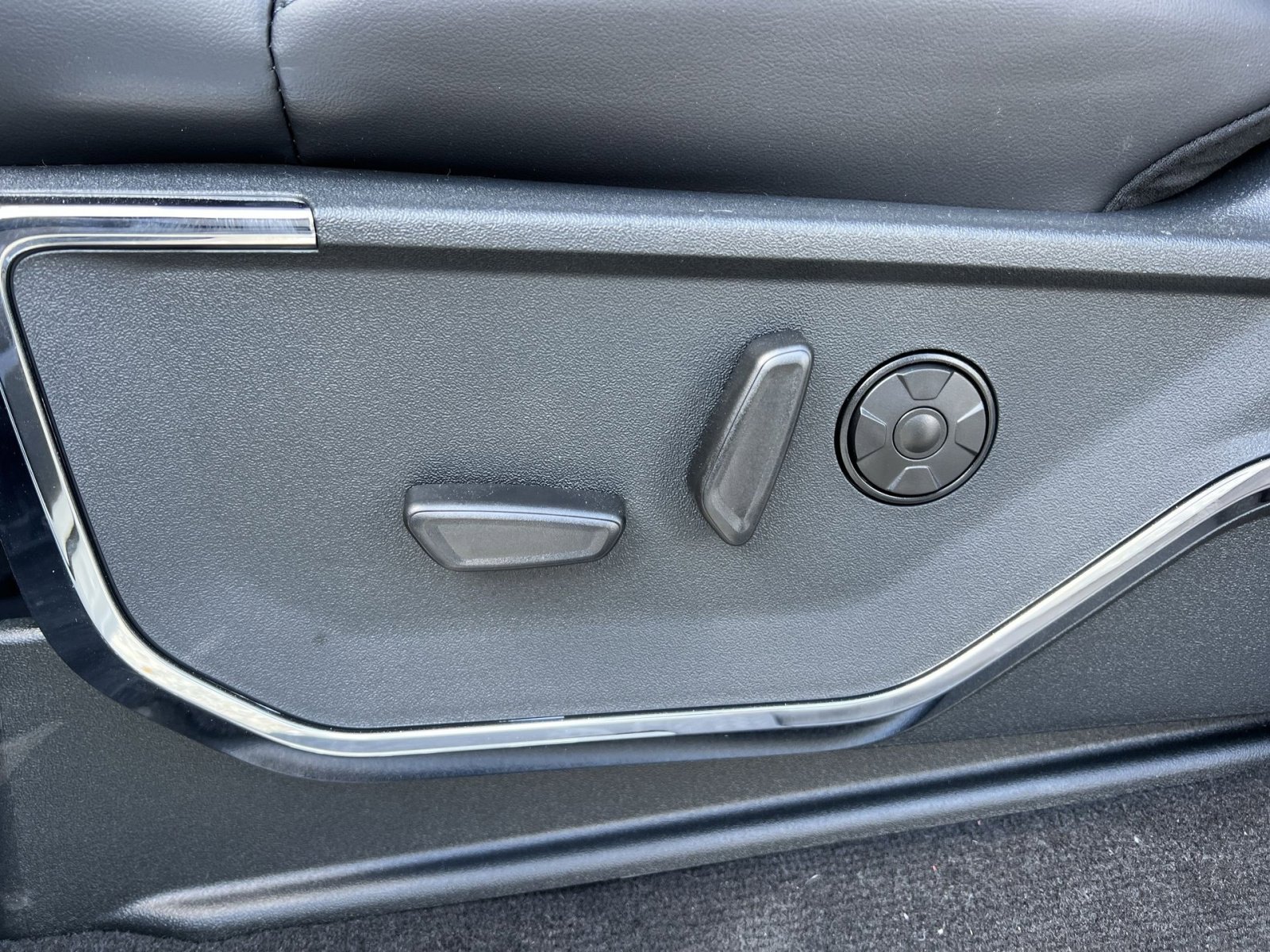 New 2026 Ford F250 Platinum w/ Tremor Off-Road Package image 14