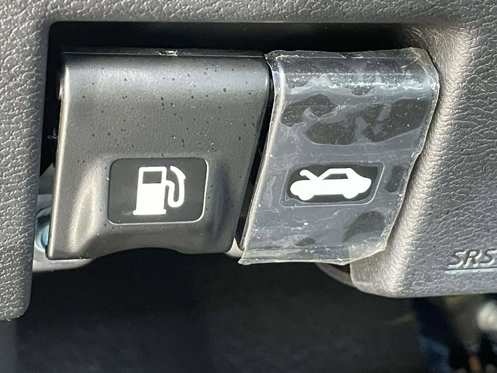 Used 2025 Nissan Versa SV w/ Trunk Package image 17