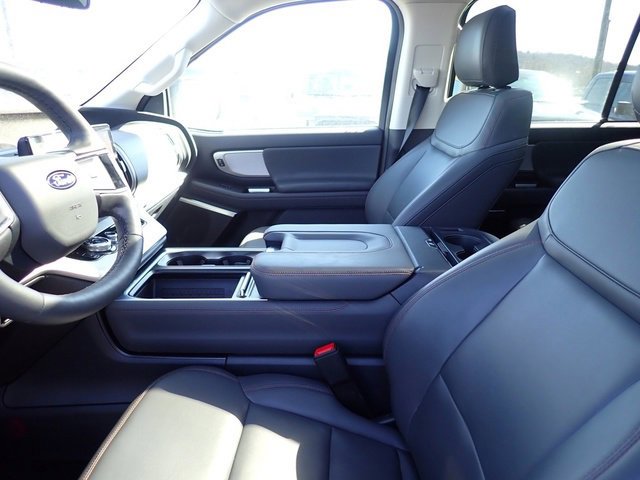 Used 2025 Ford Expedition Active image 18