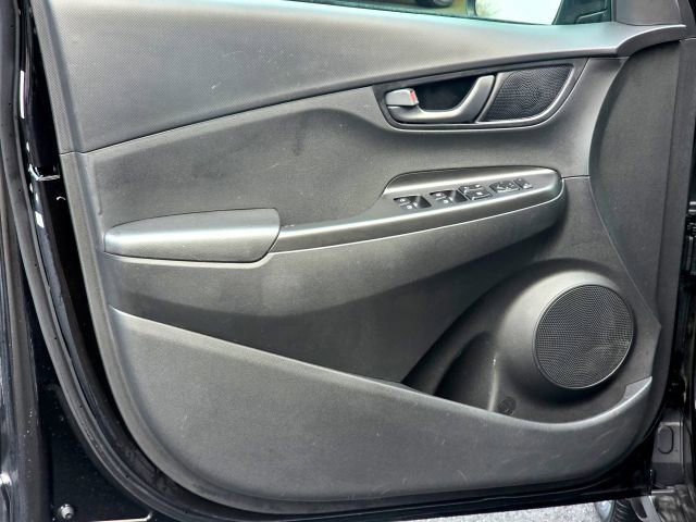 Used 2021 Hyundai Kona SE image 24