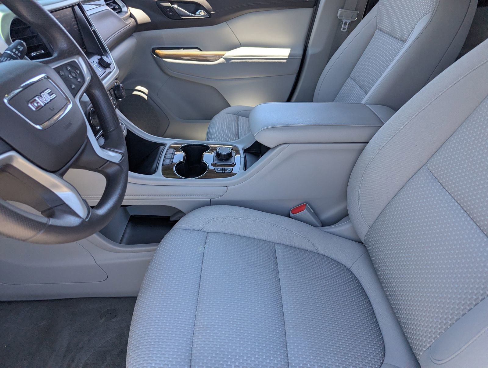 Used 2023 GMC Acadia SLE w/ Driver Convenience Package FWD image 17