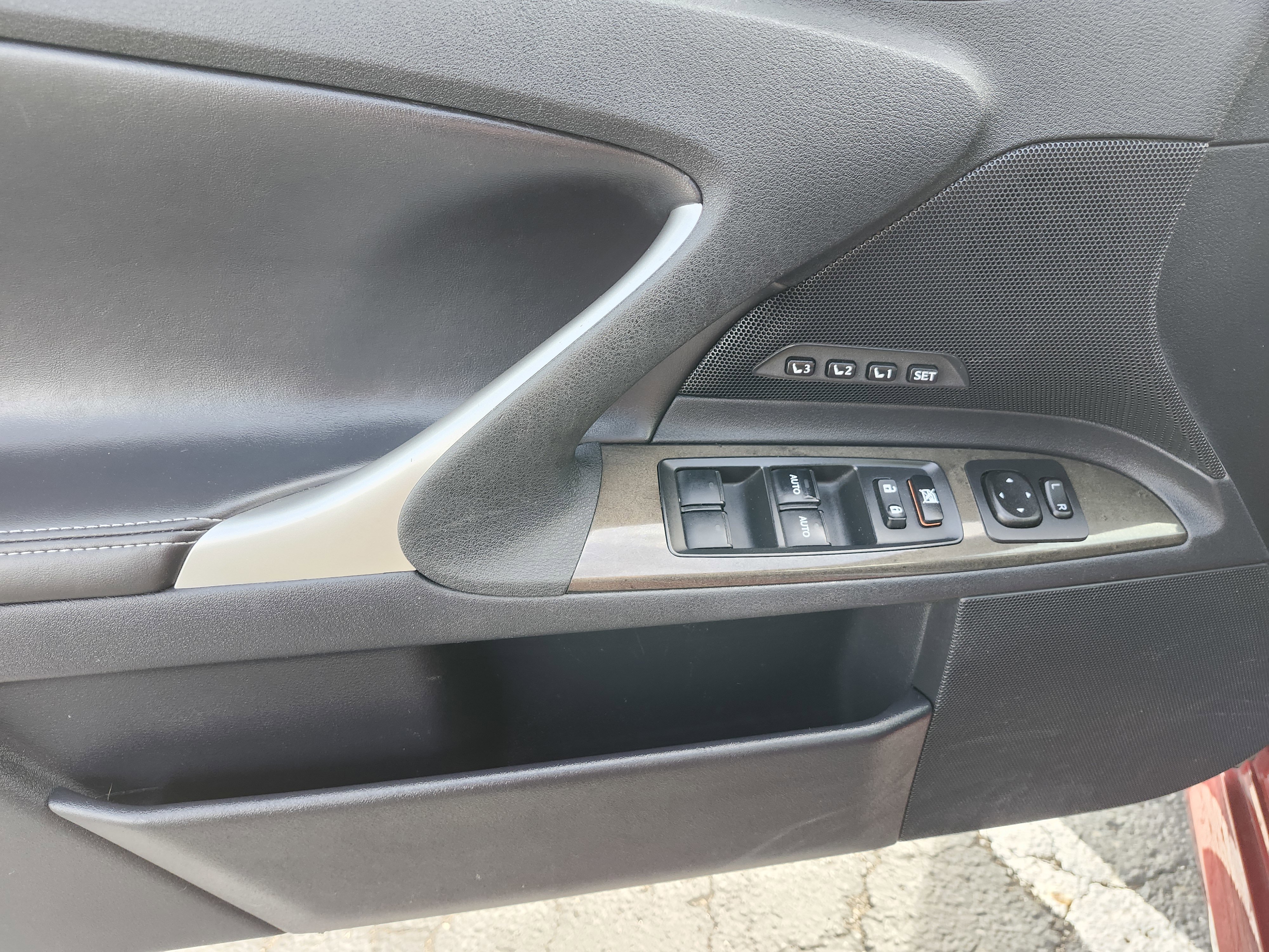 Used 2010 Lexus IS 350C image 30