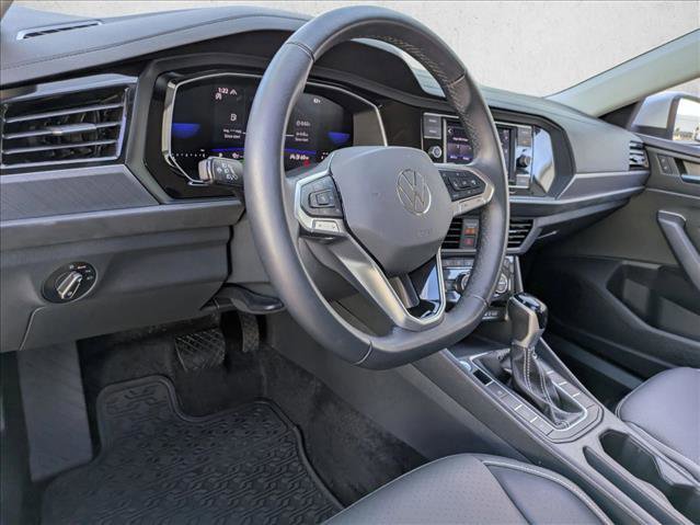 Used 2024 Volkswagen Jetta SE w/ Black Wheel Package image 10