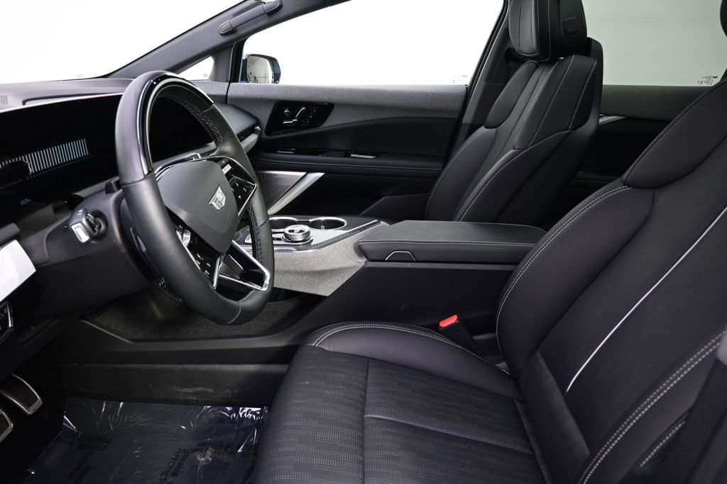 New 2025 Cadillac Optiq Sport 2 w/ LPO, ONYX Package AWD/4WD image 13