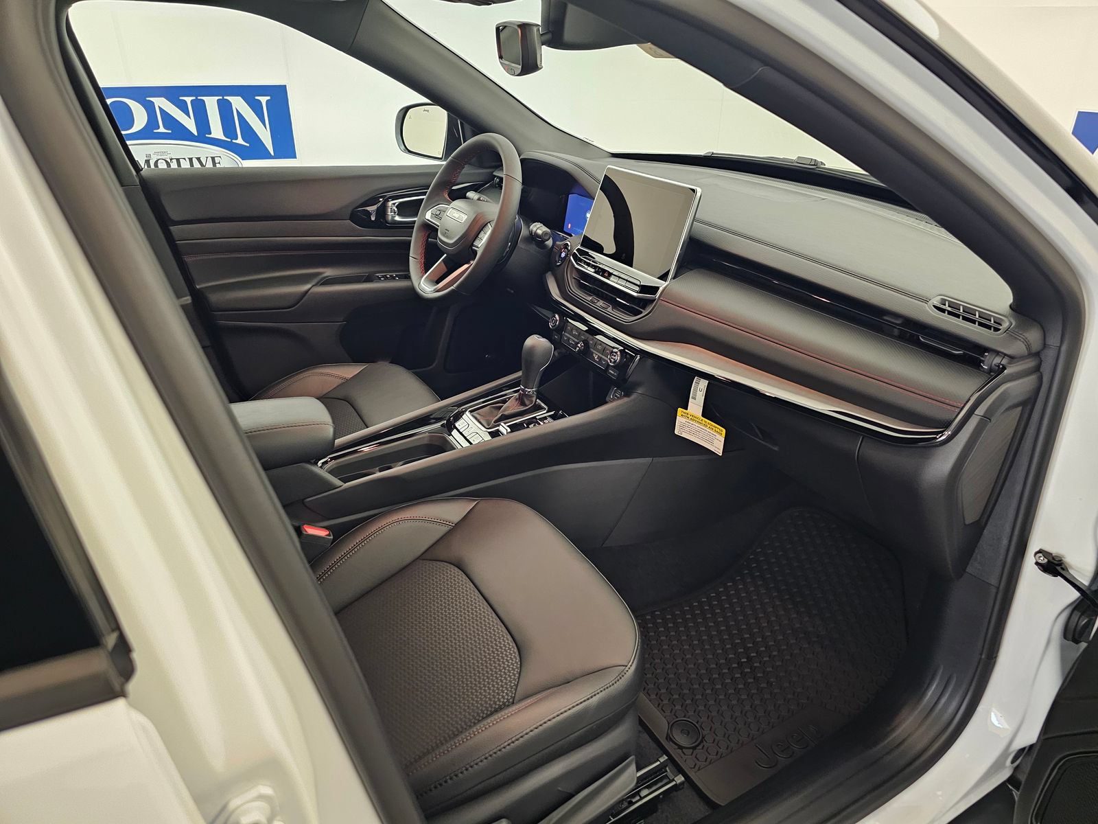 New 2026 Jeep Compass Trailhawk w/ Sun, Sound & Navigation Group AWD/4WD image 27