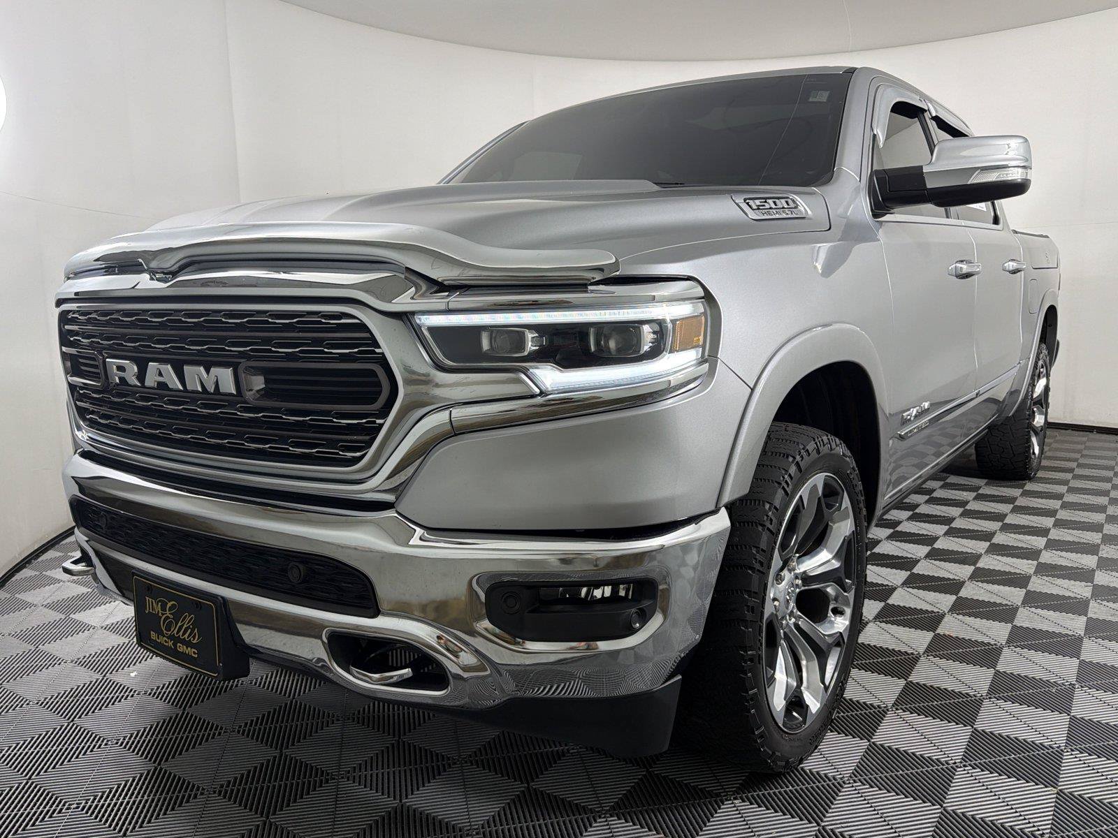 Used 2019 RAM 1500 Limited AWD/4WD image 3