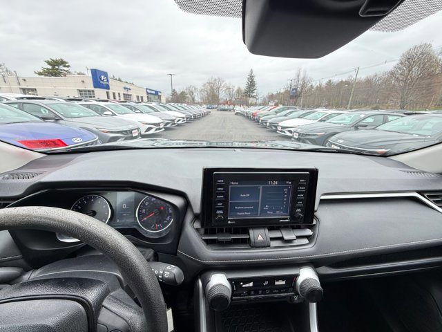 Used 2020 Toyota RAV4 LE image 32