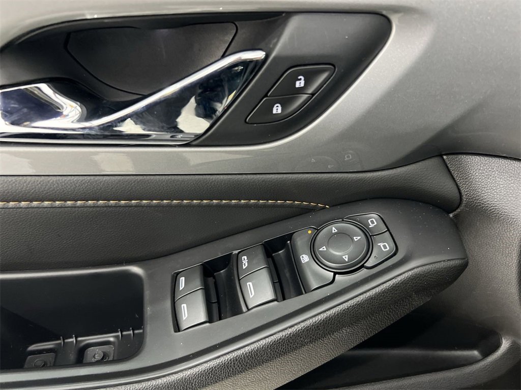 Used 2021 Chevrolet Traverse LT image 20