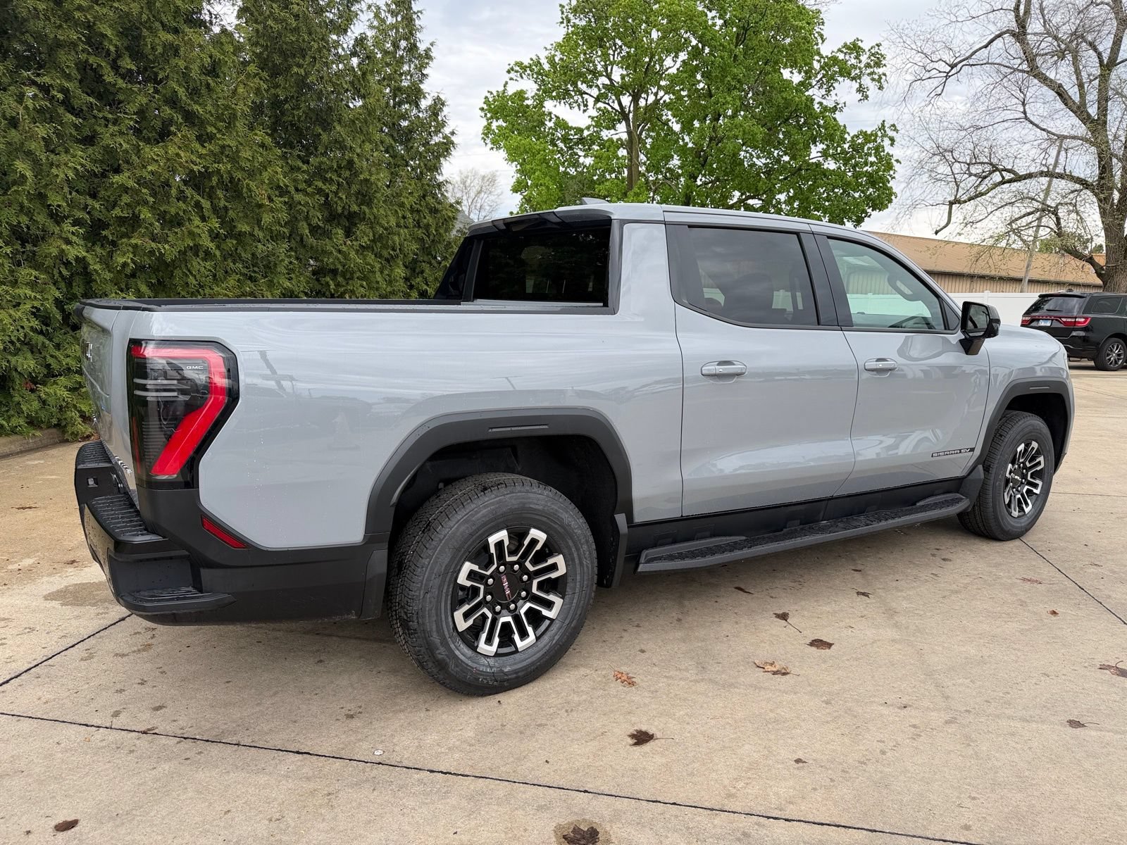 New 2026 GMC Sierra EV Elevation AWD/4WD image 32
