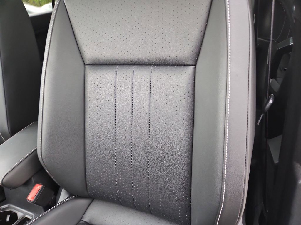 Used 2023 Volkswagen Tiguan SE R-Line image 16