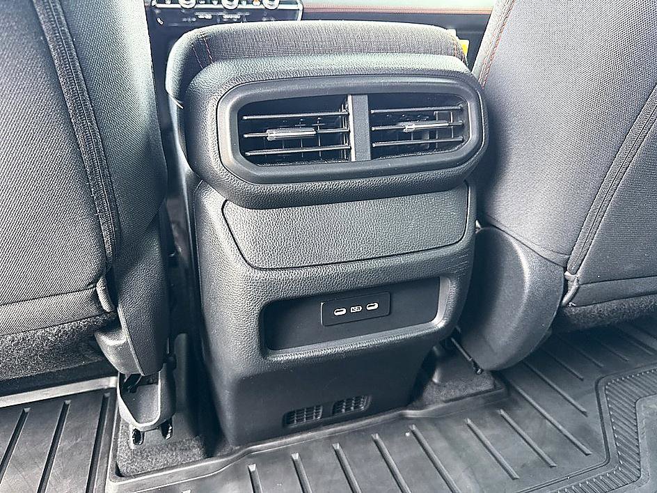 Used 2025 Honda Pilot Sport image 9