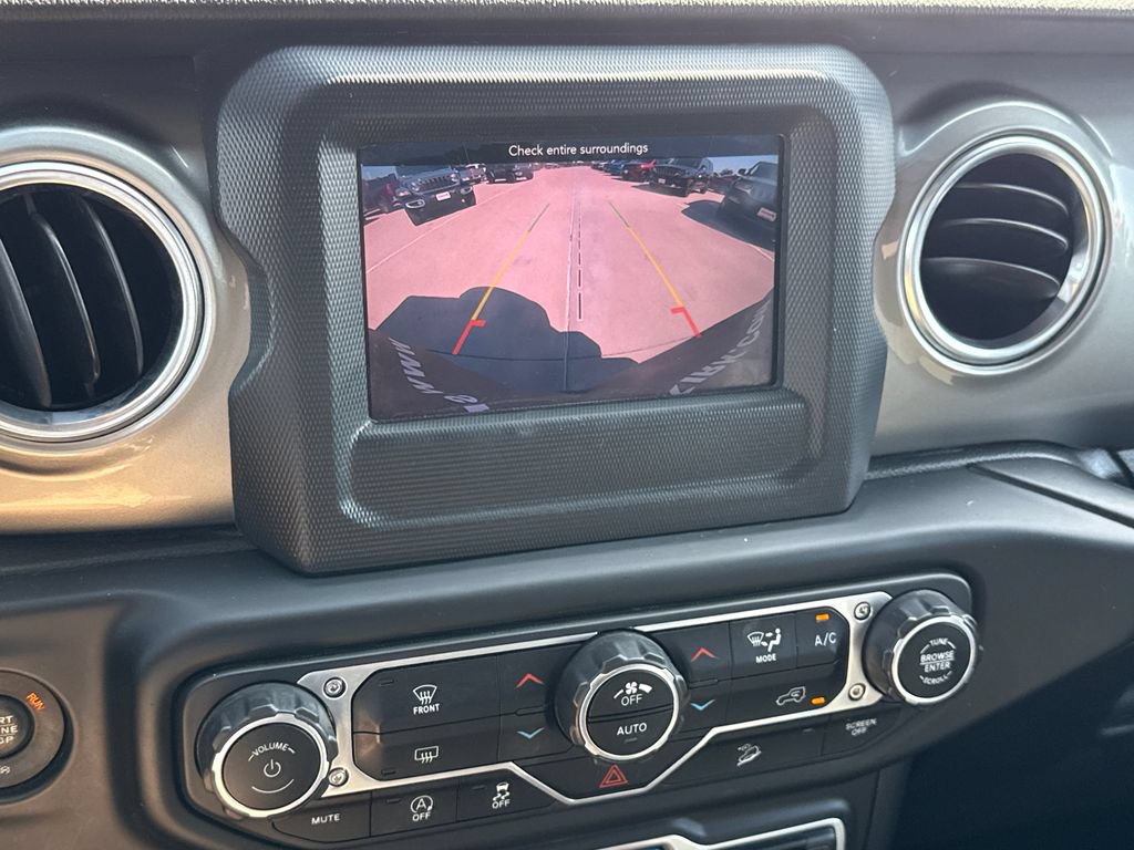 Used 2018 Jeep Wrangler Unlimited Sahara AWD/4WD image 25