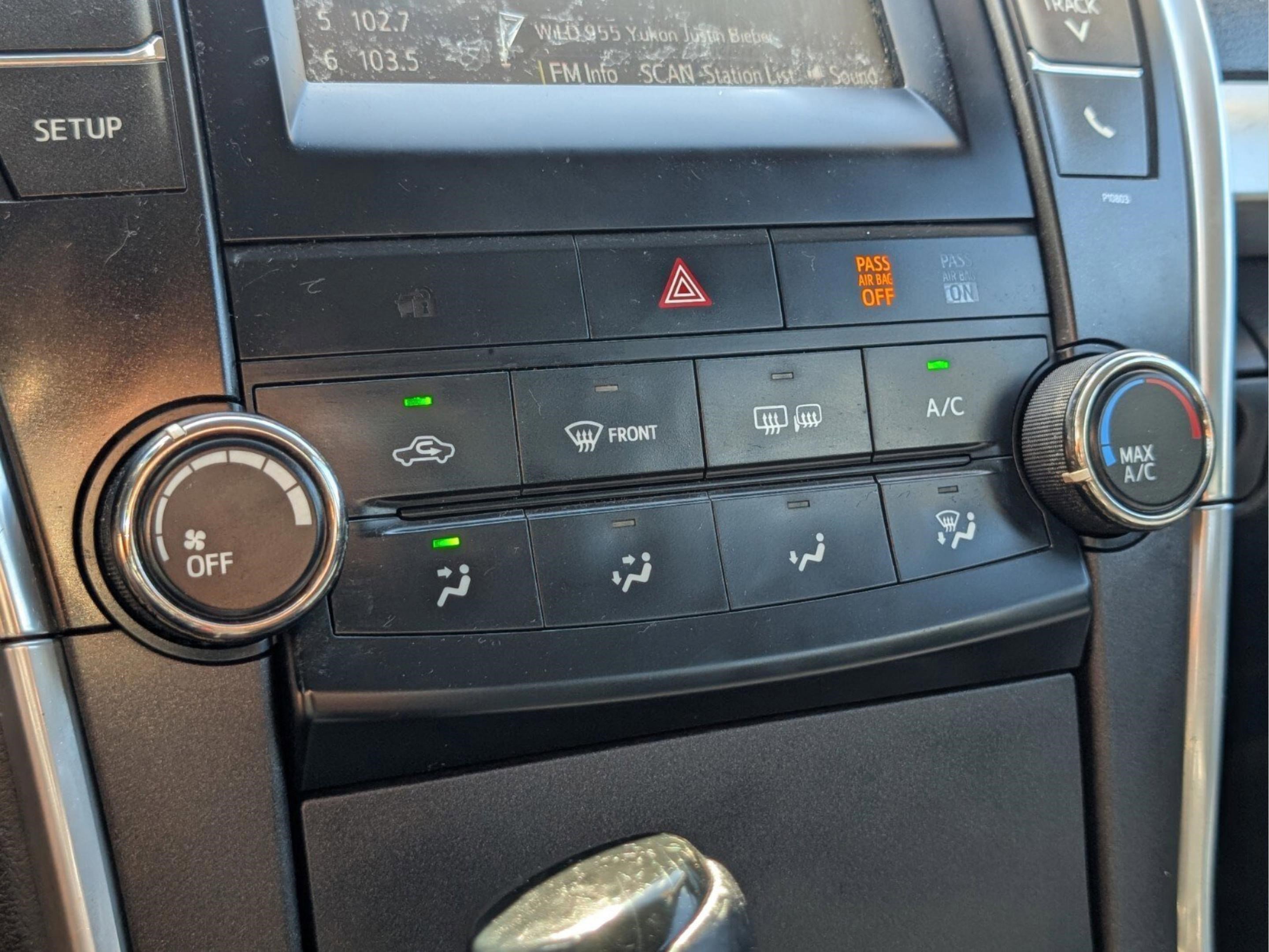 Used 2015 Toyota Camry SE image 36