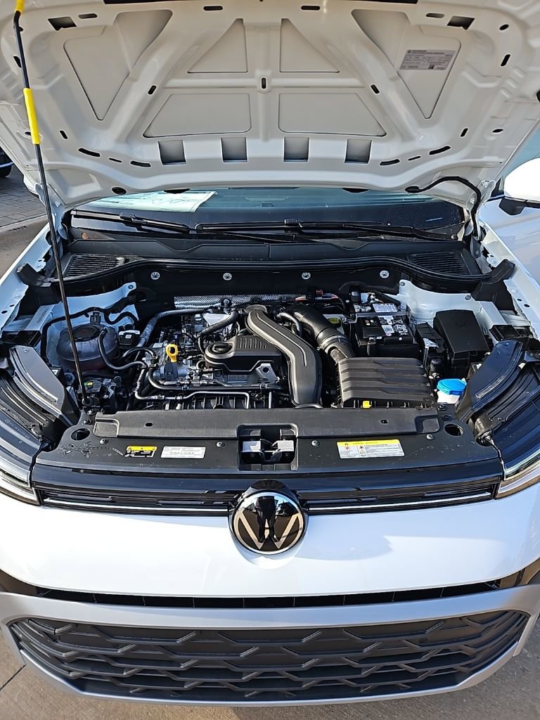 New 2026 Volkswagen Taos SE image 10