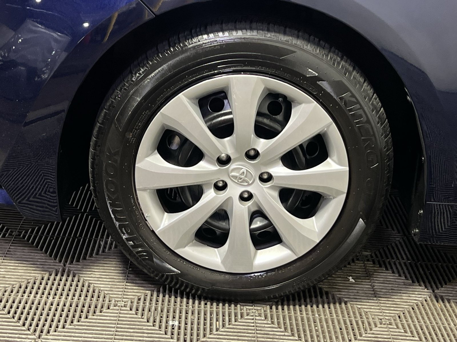 Used 2025 Toyota Corolla LE FWD image 12