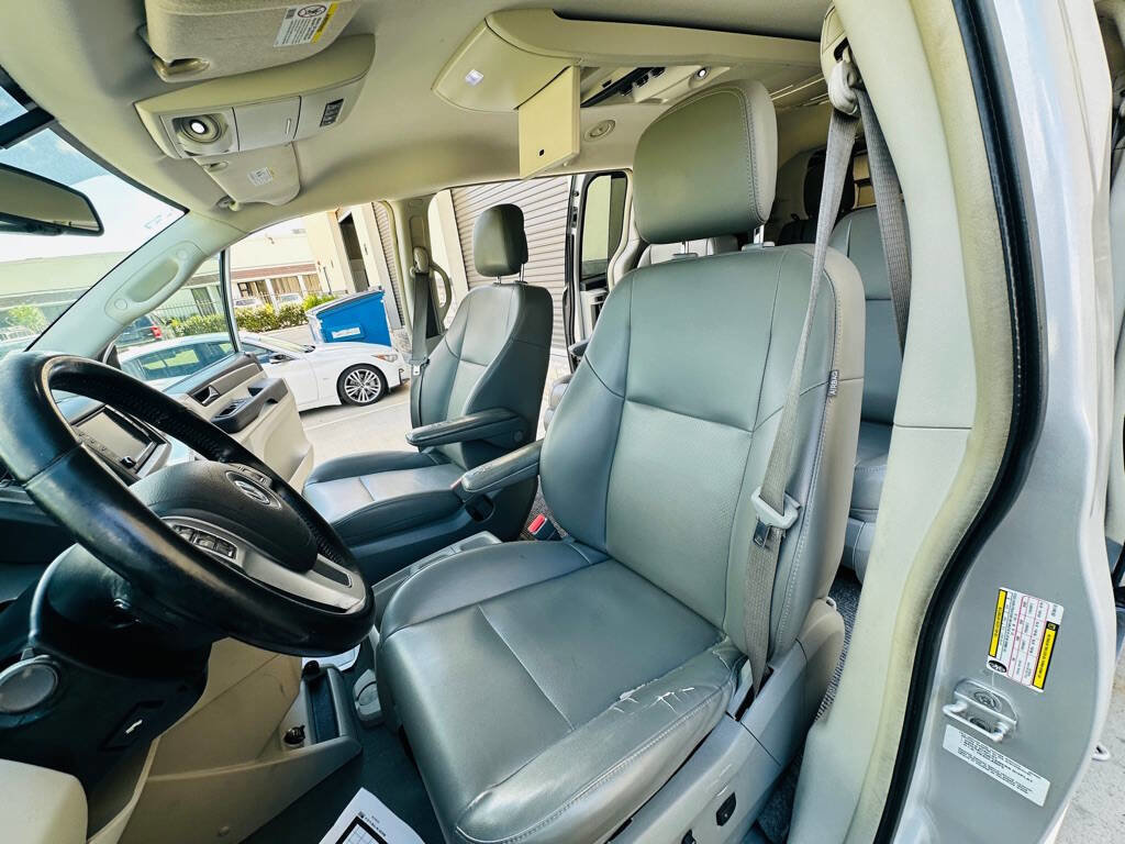 Used 2012 Volkswagen Routan SE image 15