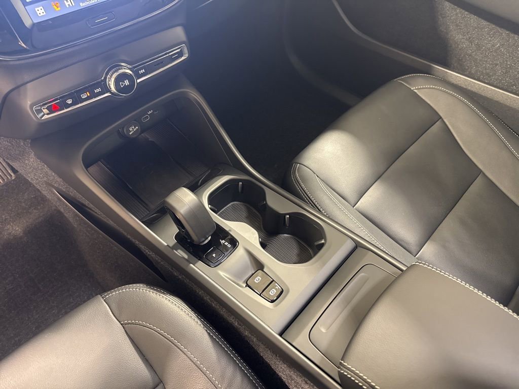 Used 2026 Volvo XC40 B5 Core w/ Climate Package image 14