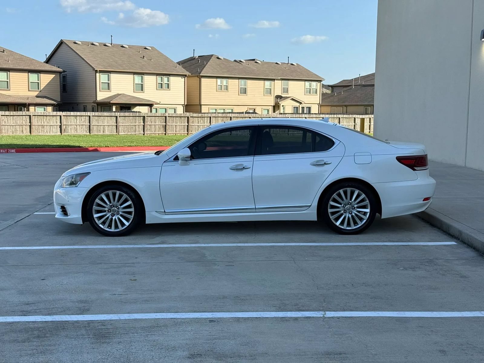 Used 2013 Lexus LS 460 w/ Comfort Pkg RWD image 4