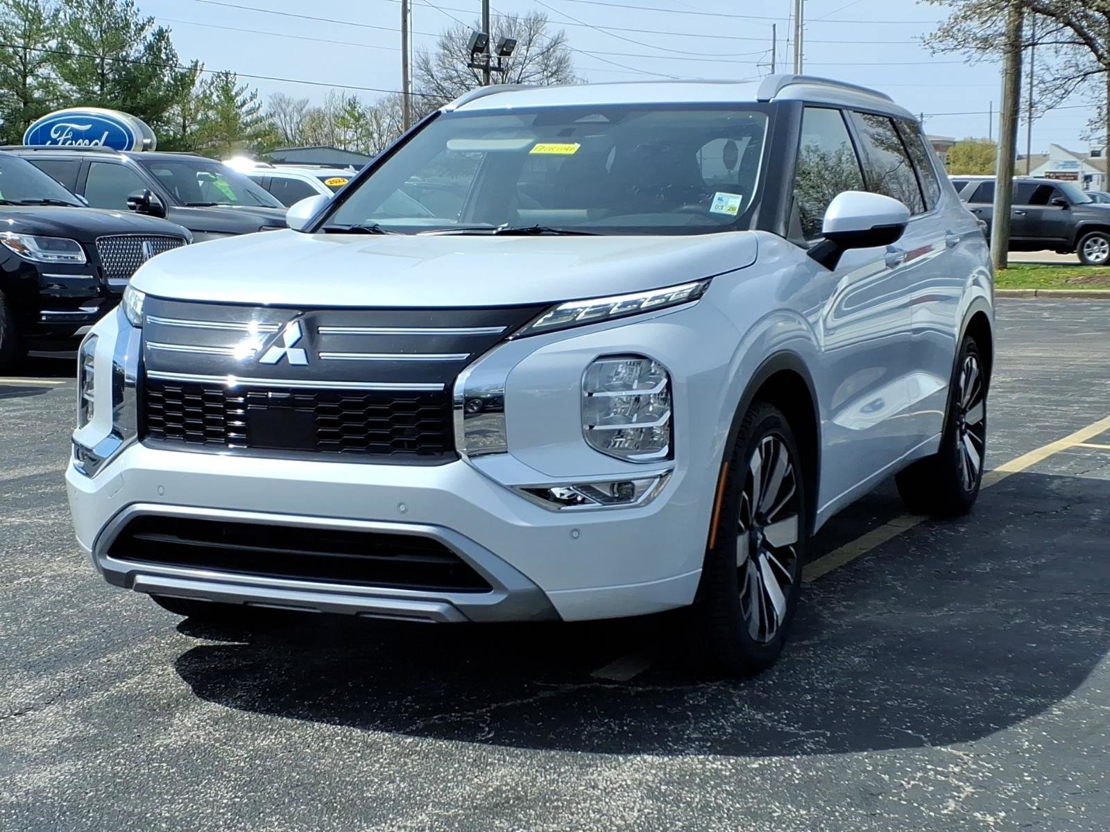 Used 2025 Mitsubishi Outlander SEL image 3