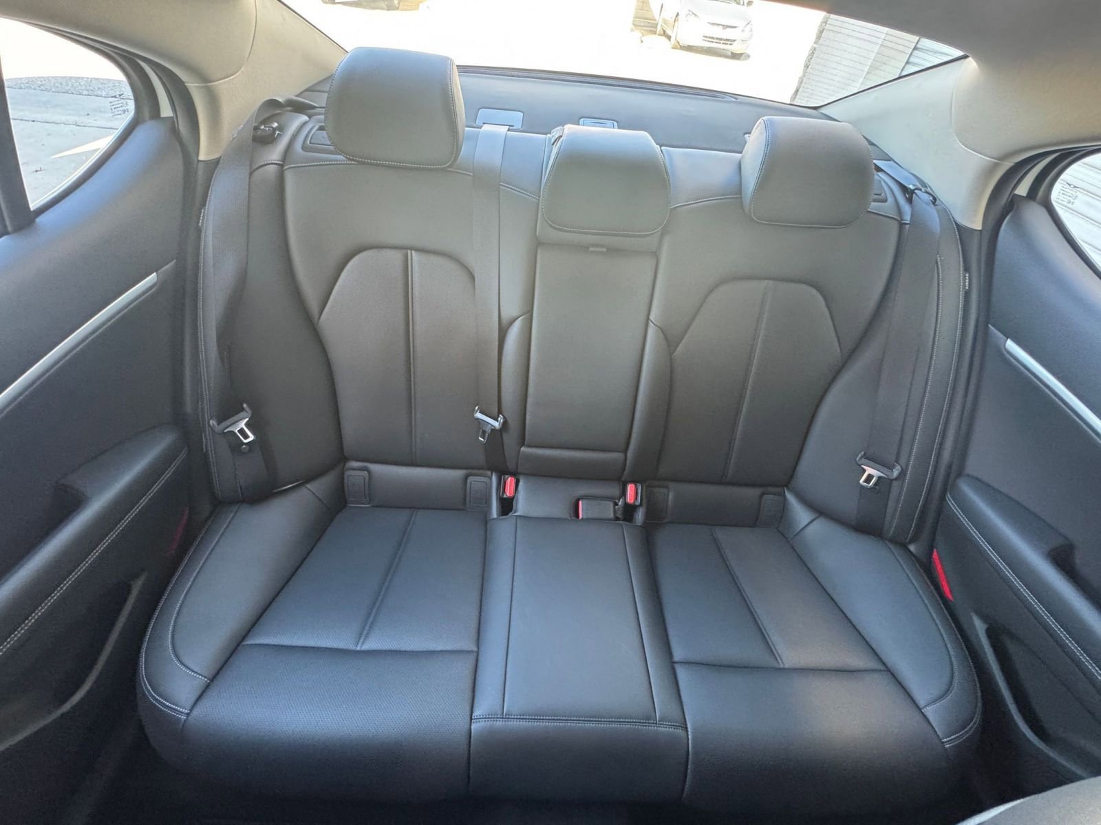 Used 2025 Genesis G70 2.5T image 38