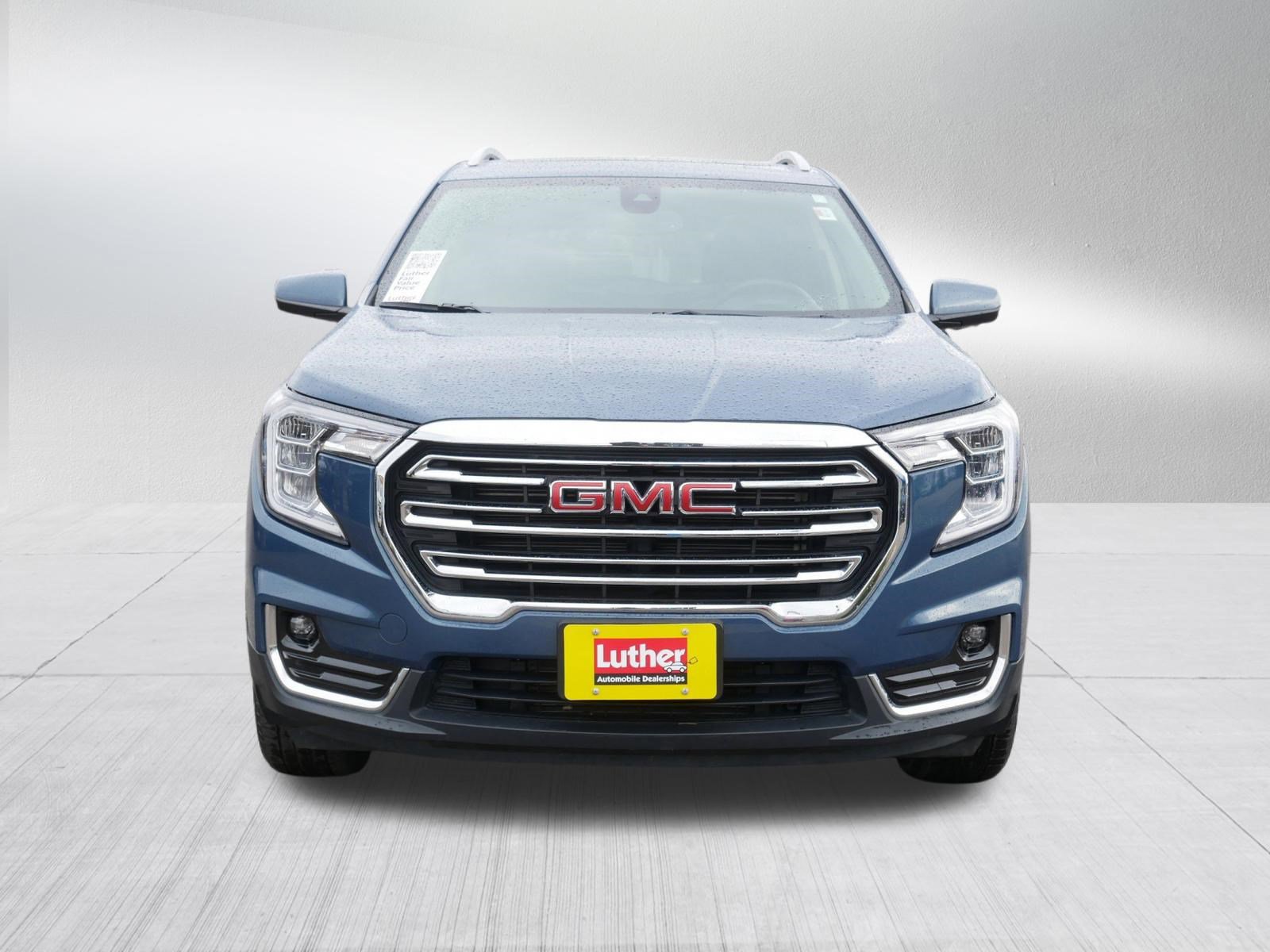 Used 2024 GMC Terrain SLT w/ Infotainment Package II image 2