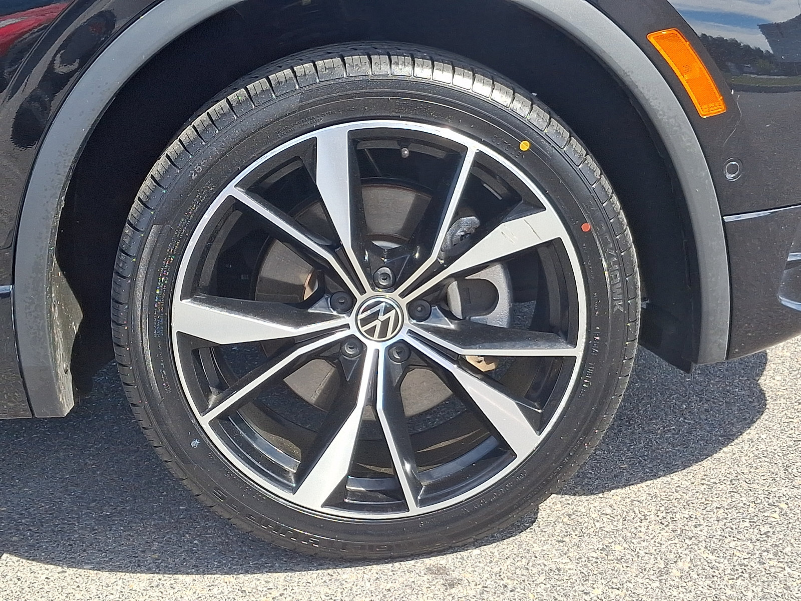 Used 2023 Volkswagen Tiguan SEL R-Line AWD/4WD image 9