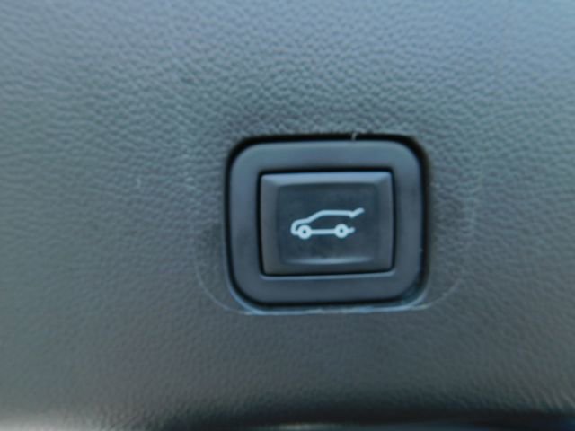 Used 2023 Chevrolet Traverse LT image 14