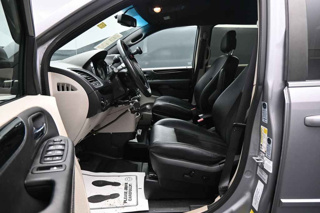 Used 2015 Dodge Grand Caravan SXT FWD image 9