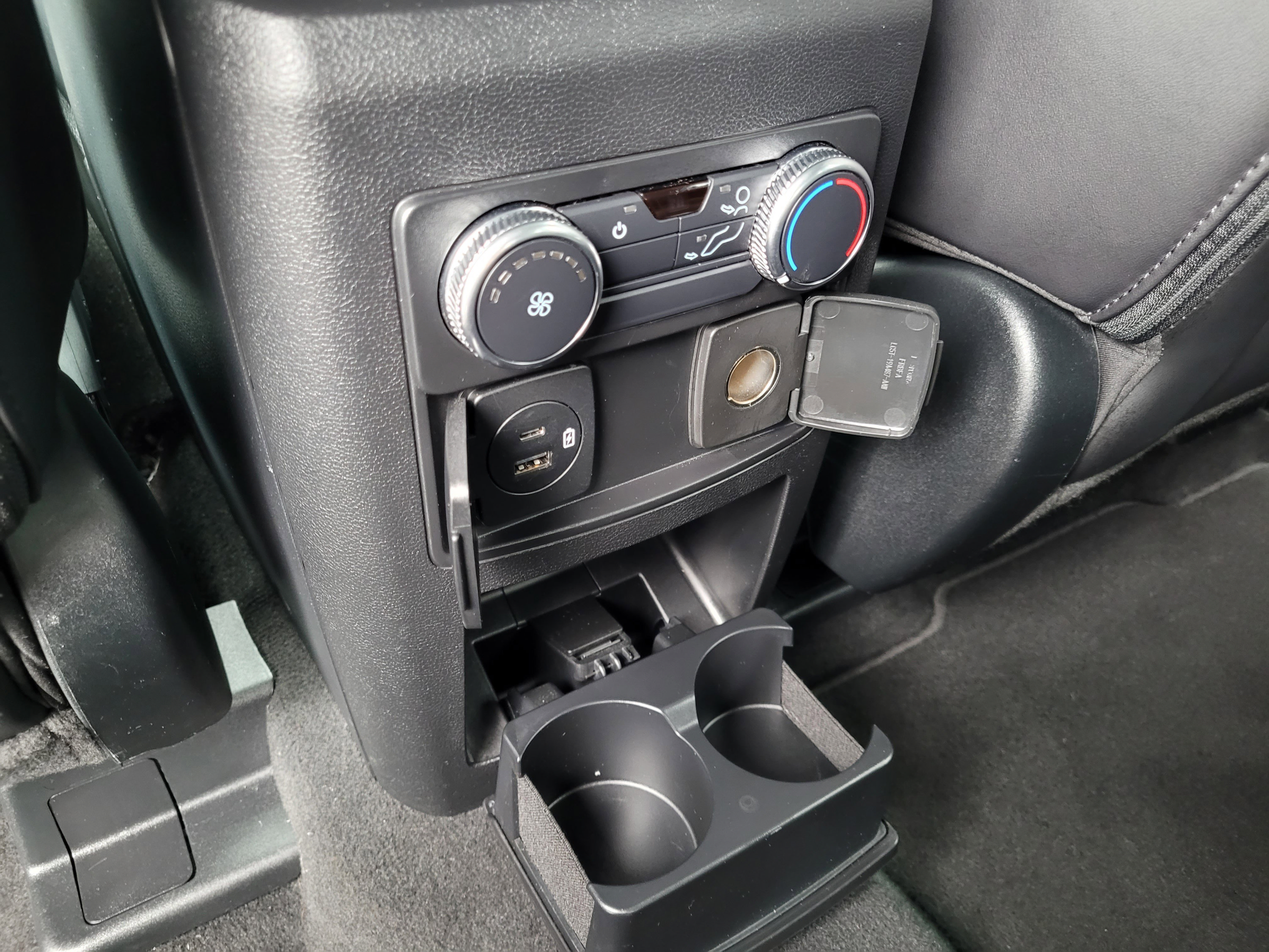 Used 2022 Ford Explorer XLT w/ Equipment Group 202A AWD/4WD image 16