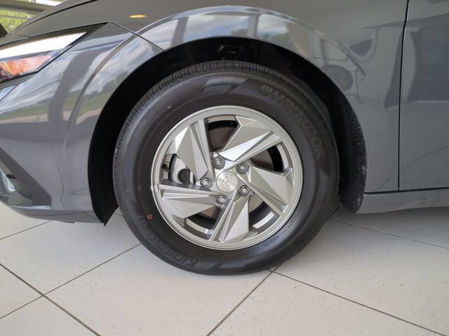 Certified 2026 Hyundai Elantra SE FWD image 21