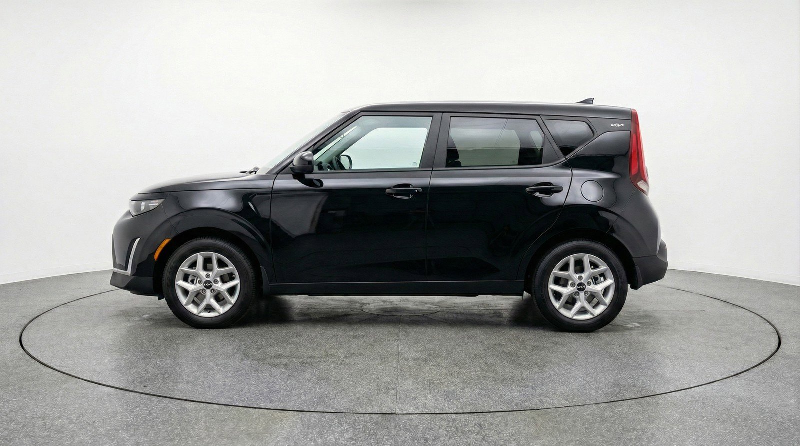 Used 2025 Kia Soul LX w/ LX Technology Package FWD image 5