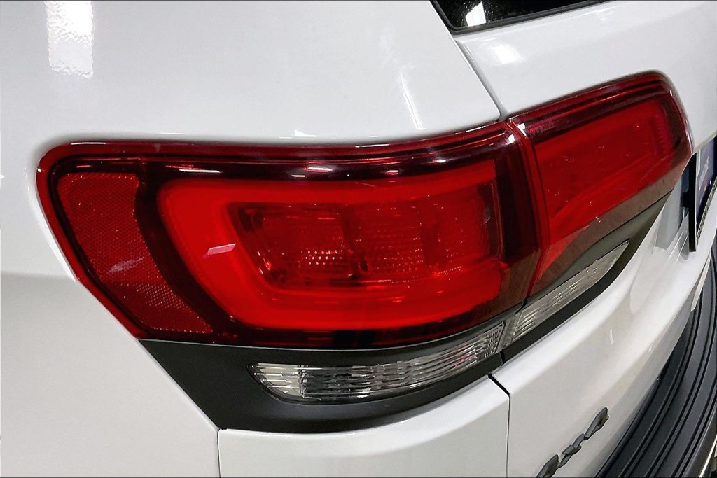 Used 2020 Jeep Grand Cherokee Trailhawk AWD/4WD image 24