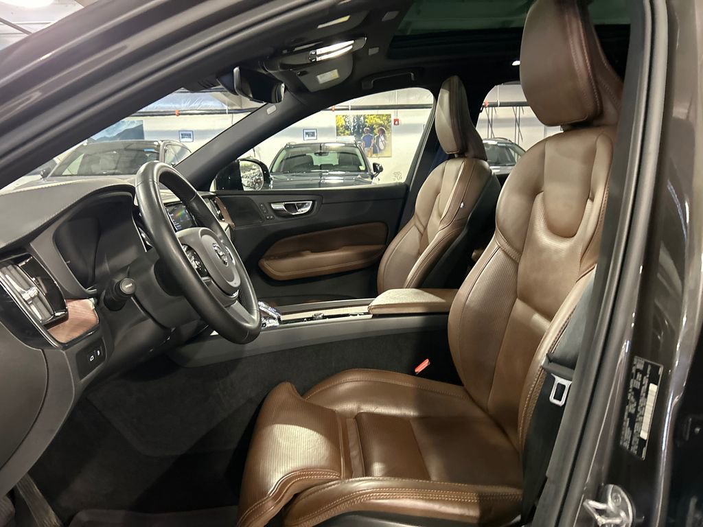 Certified 2023 Volvo XC60 T8 Ultimate w/ Climate Package image 10