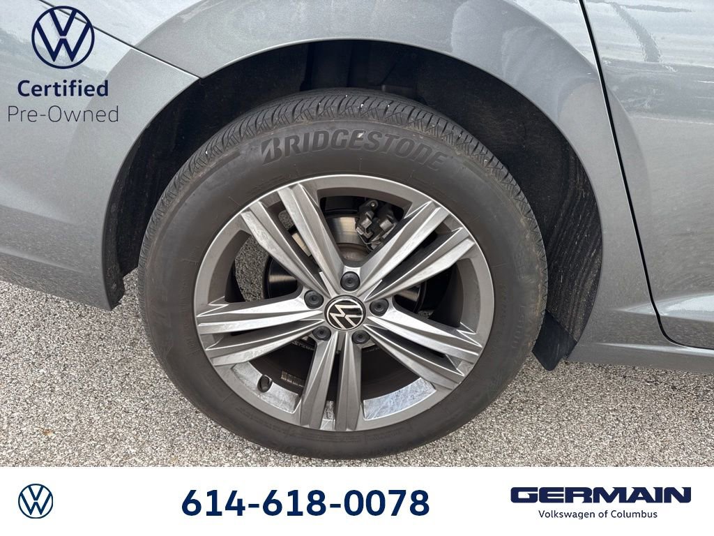 Used 2023 Volkswagen Jetta SE w/ Panoramic Sunroof Package FWD image 12