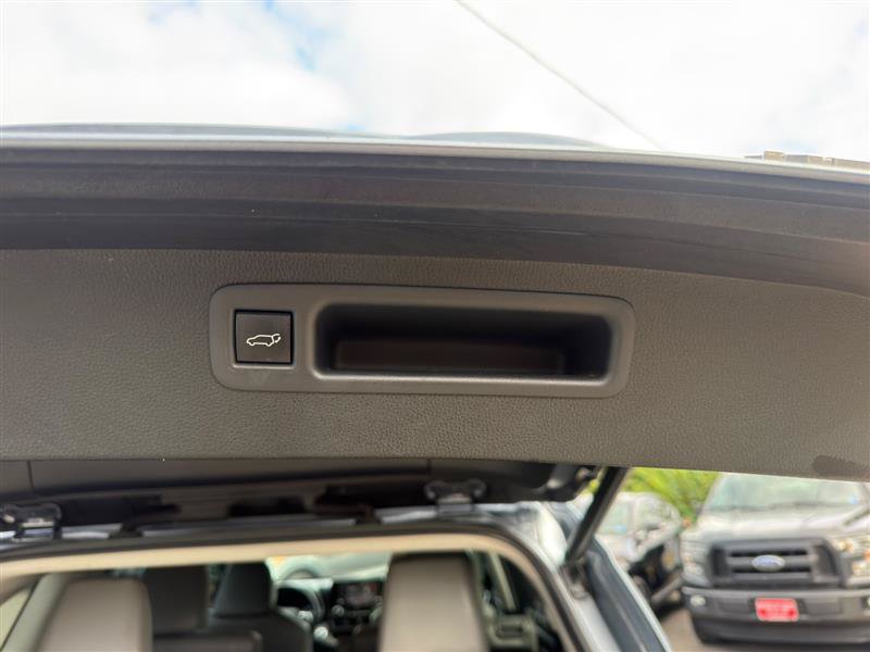 Used 2022 Toyota Highlander XLE AWD/4WD image 6