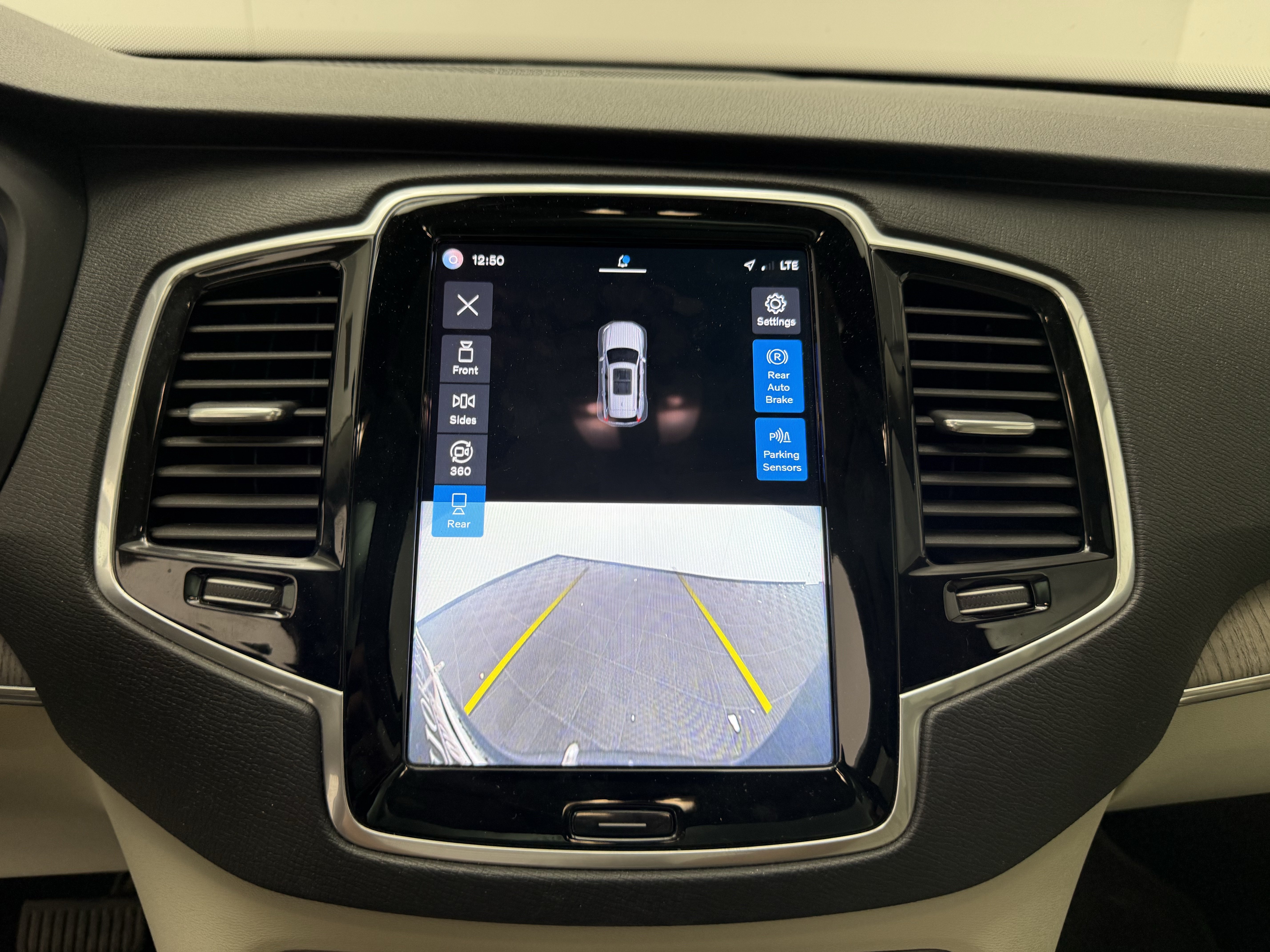 Certified 2023 Volvo XC90 B6 Plus w/ Protection Package Premier AWD/4WD image 19