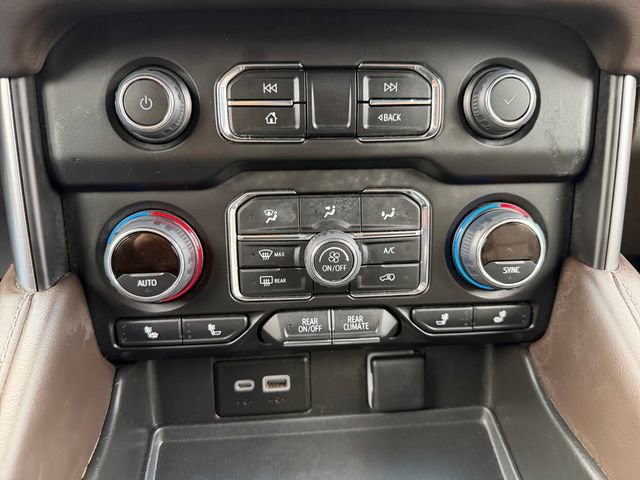 Used 2024 Chevrolet Suburban LT image 23