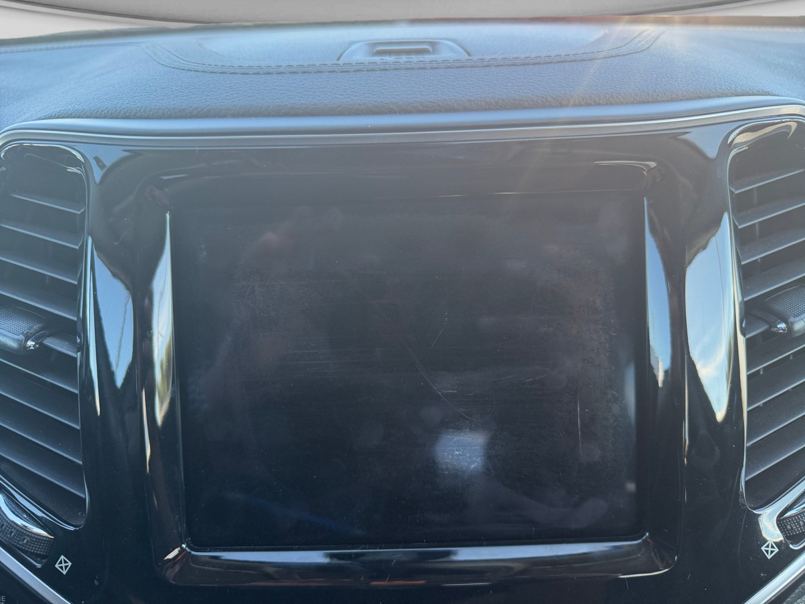 Used 2019 Jeep Cherokee Limited AWD/4WD image 14