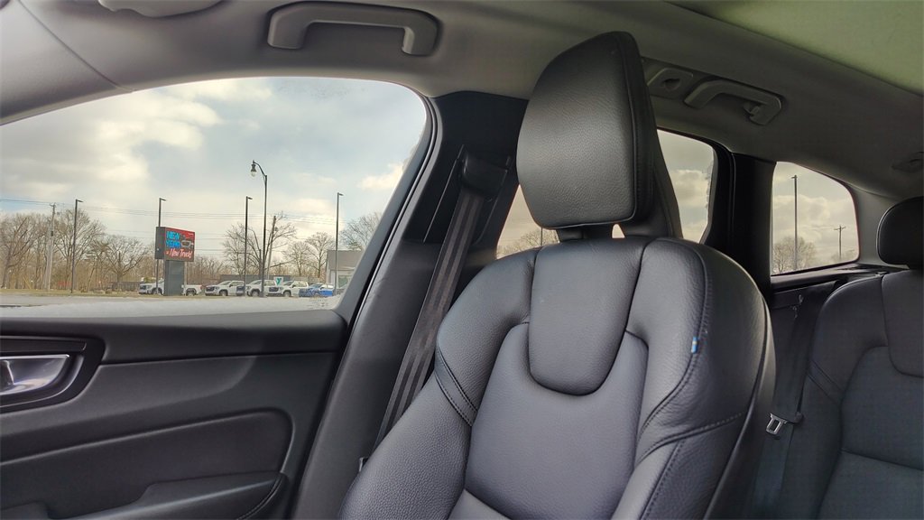 Certified 2023 Volvo XC60 B5 Plus w/ Climate Package image 20