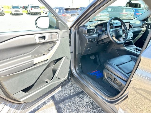 Used 2023 Ford Explorer XLT w/ Equipment Group 202A image 12