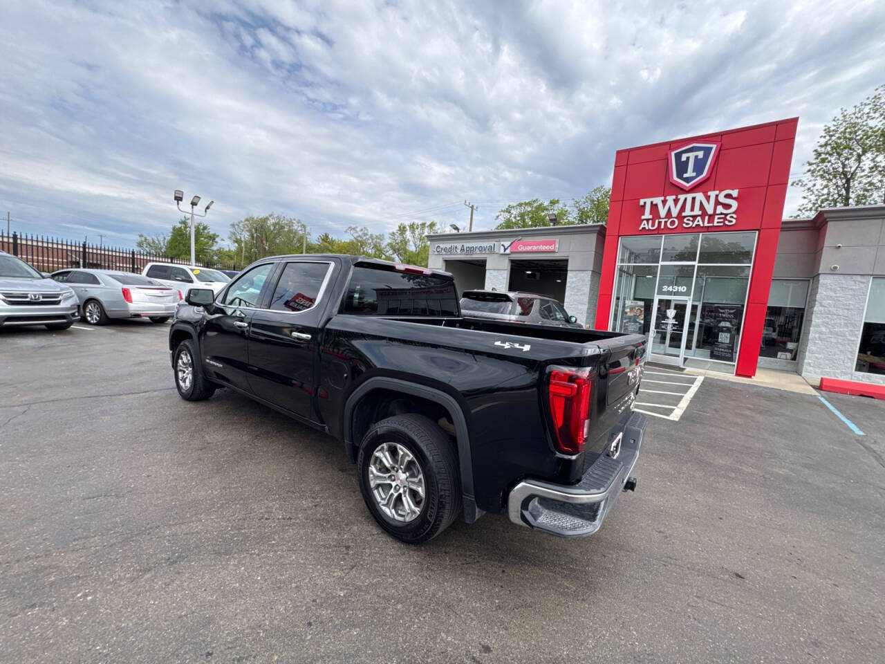 Used 2025 GMC Sierra 1500 SLT AWD/4WD image 7