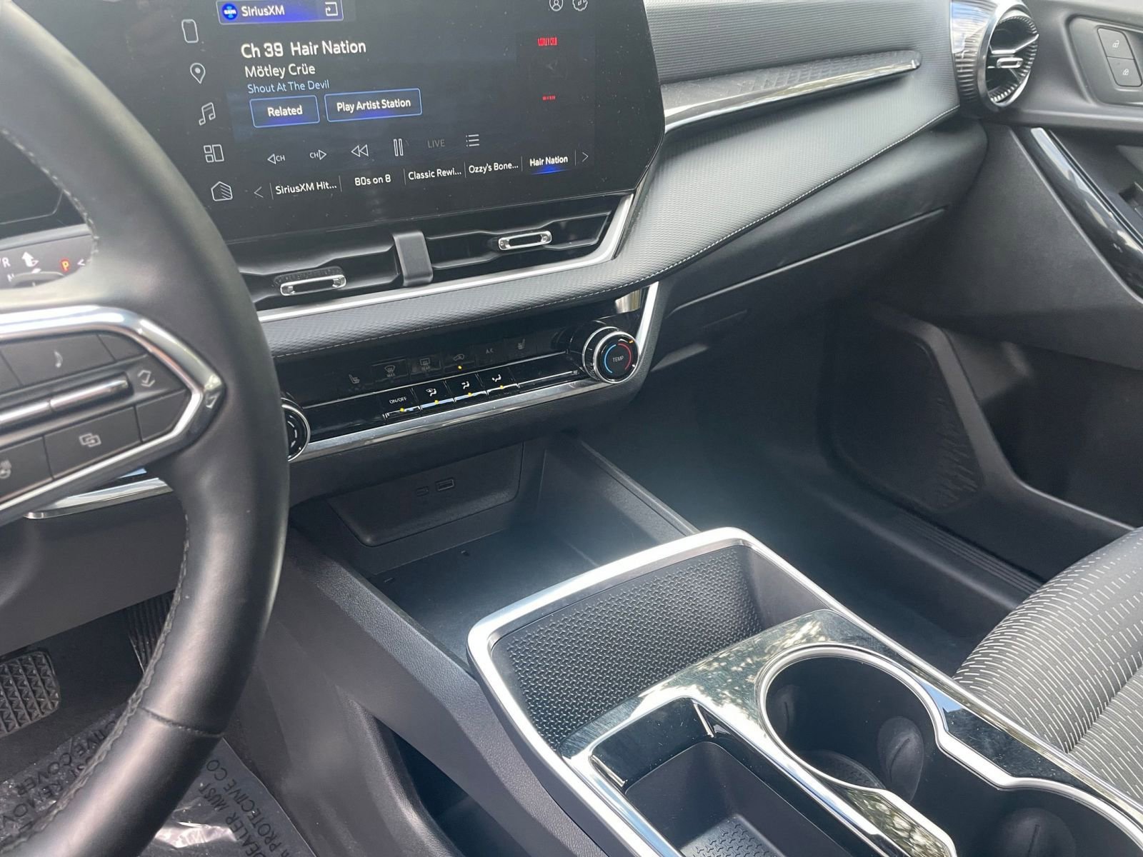 Used 2025 Chevrolet Equinox LT image 37